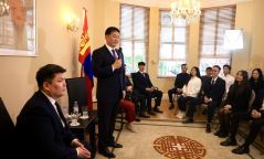 Монгол Улсын Ерөнхийлөгч У.Хүрэлсүх “Илгээлт-2100” хөтөлбөрийн хүрээнд ИБУИНХУ-д сурч буй оюутнуудтай уулзлаа