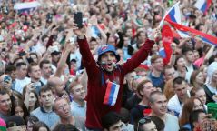 Оросын ард түмэн хөл бөмбөгчдөө үндэсний баатрууд хэмээн талархал хүндэтгэлтэйгээр хүлээн авчээ