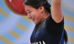 М.Анхцэцэг Монголын хүндийн өргөлтийн тамирчдаас анхлан Дэлхийн аваргын медальтан боллоо