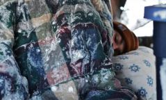 Орон гэргүй хүмүүст туслах гэж гадаа хонож буй 17 НАСТАН