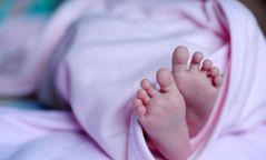 1 сар 20 хоногтой хүүгээ хүнсний дэлгүүрт орхиод явжээ