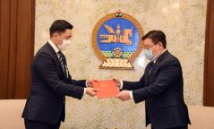 Боловсрол, соёл, шинжлэх ухаан, спортын сайд хуулийн төслүүдийг өргөн барив