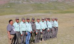 Алтай Таванбогдын Байгалийн цогцолборт газрын хамгаалагч нарт 13 мотоцикл гардууллаа