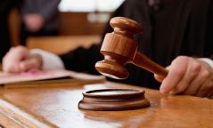 Долоон настай охины хурууг тасалсан этгээдэд 10 жилийн ял оноов