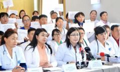 21 аймгийн эмч эмнэлгийн ажилчид бүгд ажил хаялтад нэгджээ