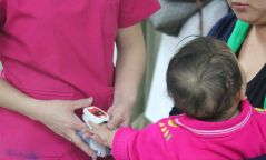Дарс ууж хордлогод орсон хүүхдийн эхийг 300 мянган төгрөгөөр торгожээ