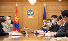 Монгол Улсад 2021 оны эхний улиралд коронавирусийн эсрэг вакцин оруулж ирэхээр ярилцав