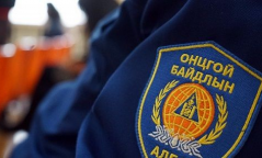 Дээврээс үсрэх гэж байсан иргэнийг аюулгүй буулгажээ