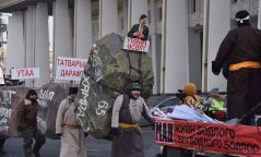 Тойм: "Эрдэнэт" үйлдвэрийн маргаан дахин дуулиан дэгдээж, АН-ынхан эсэргүүцлийн жагсаал хийсэн өдөр