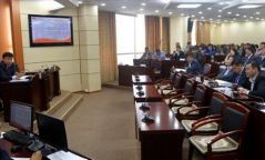 Гэр хорооллыг орон сууцжуулах чиглэлээр хэрэгжүүлж байгаа ажлын танилцуулгыг сонсож, хэлэлцэж байна