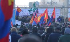 Идэр есийн хүйтэнд  “МАНАН дэглэмийн эсрэг” 25.000 хүн жагсаж байна