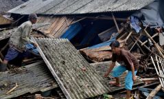 Индонезид галт уул дэлбэрснээс цунами үүсэж, 222 хүний амь үрэгдэж, 800 гаруй хүн бэртэж гэмтжээ