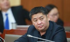 Б.Наранхүү: Би тэрбум төгрөг өгье, наад төслөө хий гэж дүүдээ хэлсэн