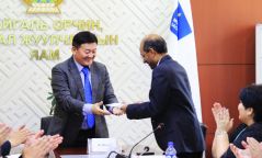 GMS загварчлалын 2 лицензийг хүлээлгэн өглөө