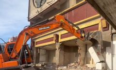 Байгалийн түүхийн музейн залгаас барилгыг нураажээ