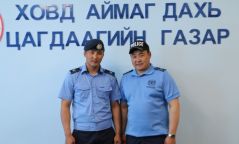 Цагдаагийн алба хаагчид угаартсан таван хүүхдийг аварчээ
