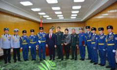 Отгонтэнгэр ууланд үүрэг гүйцэтгэсэн албан хаагчдыг шагналаа