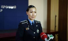 ЦЕГ-ын ХМТ-ийн мэргэжилтэн М.Мөнхшүрийг таниагүй алба хаагч гурван сар цалингийн 20 хувь хасуулжээ