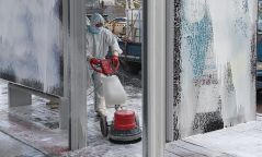 Гэр хорооллын автобусны буудлуудыг угааж, ариутгаж байна