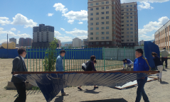 29 дүгээр тусгай сургуулийн хашаанд барьсан барилгын түр хашааг буулгалаа