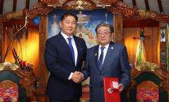 Монгол Улсын Ерөнхийлөгч У.Хүрэлсүх шилдэг бүтээлүүдэд Төрийн шагнал хүртээв