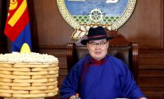 Монгол Улсын Их Хурлын дарга Гомбожавын Занданшатарын Сар шинийн мэндчилгээ