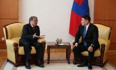 Ерөнхий сайд Л.Оюун-Эрдэнэ Монгол Улсын анхны Ерөнхийлөгч П.Очирбатад хүндэтгэл үзүүллээ