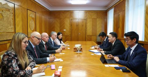 Монгол Улсын Ерөнхийлөгчийн зөвлөхүүд Европын хөрөнгө оруулалтын банкны Хятад, Монголыг хариуцсан Төлөөлөгчийн газрын даргыг хүлээн авч уулзав