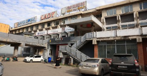 Хуучнаар “Нарны титэм” барилгын Ж блокийн 1222 ам.метр талбайг энэ сарын 25-нд дуудлага худалдаагаар худалдана